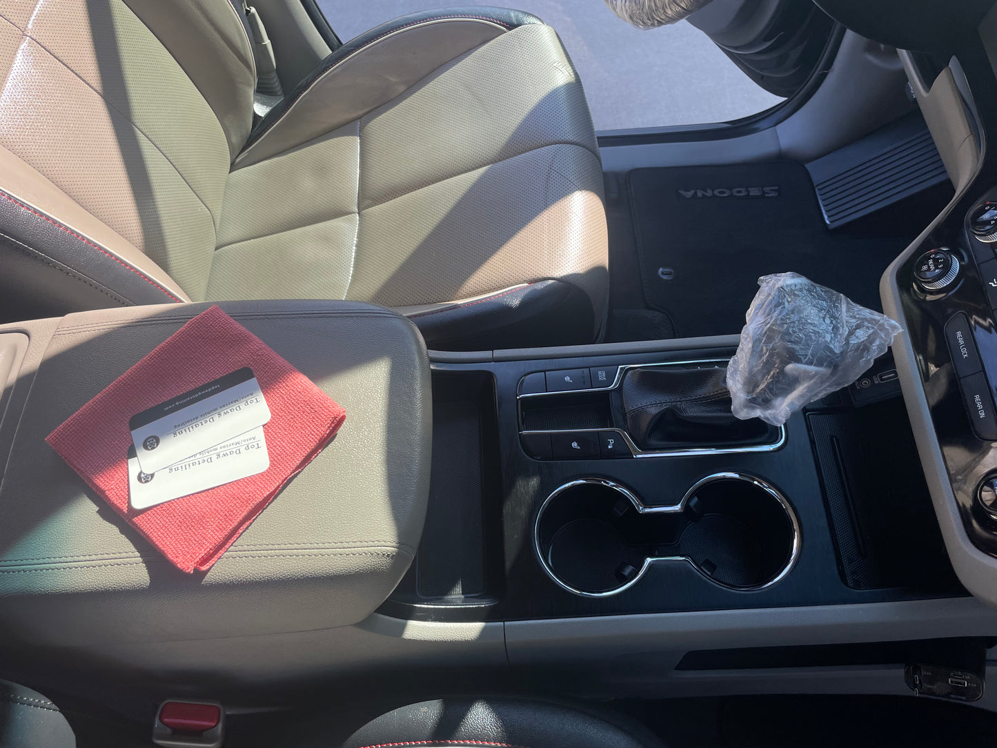 Monthly luxury detail