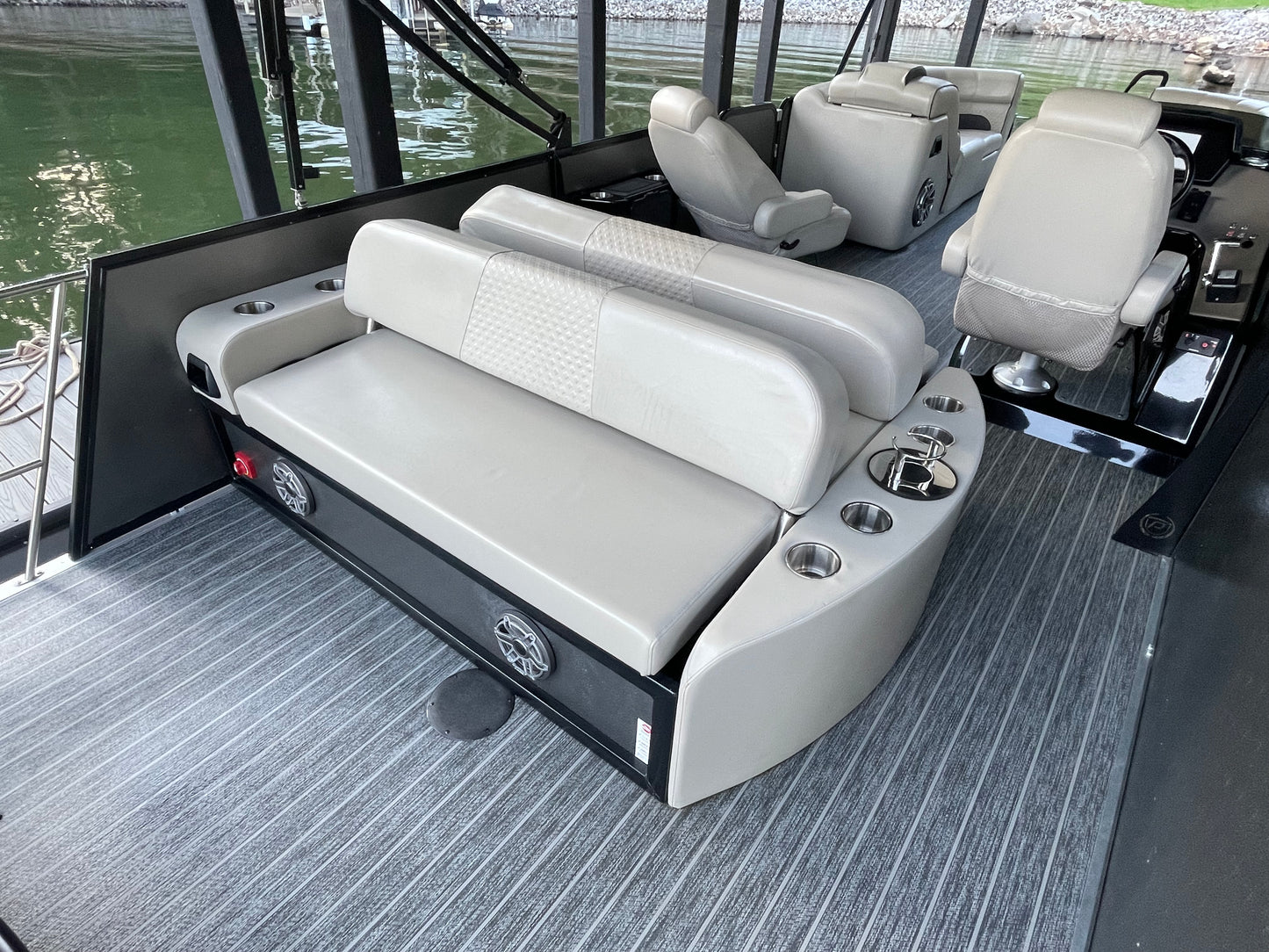 TOP DAWG MARINE DETAIL