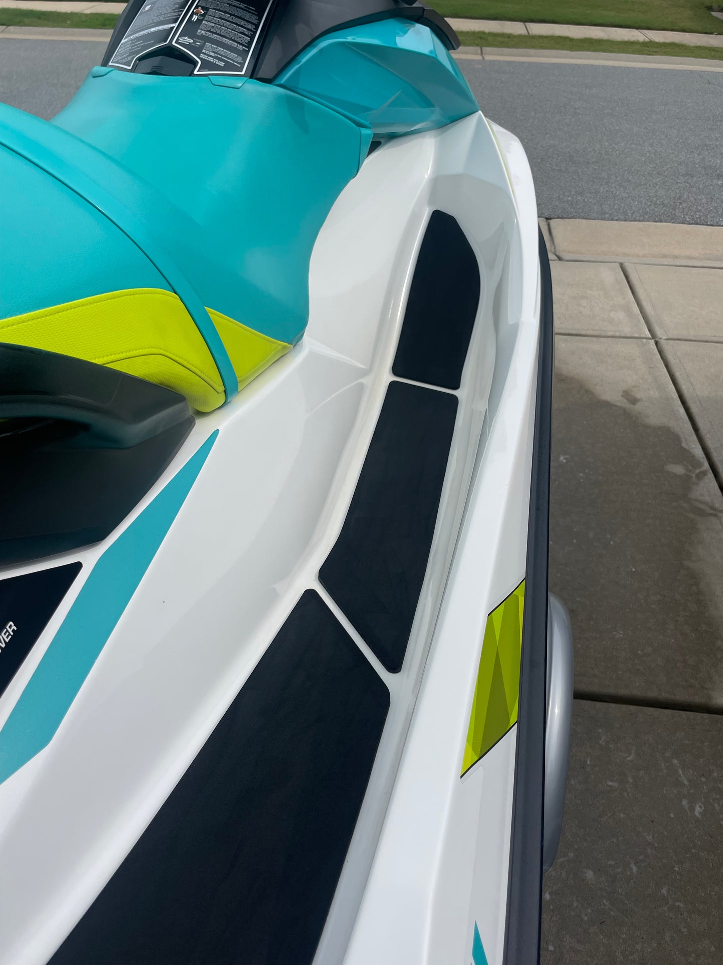 JETSKI DETAIL W/ HYDRO SLICK