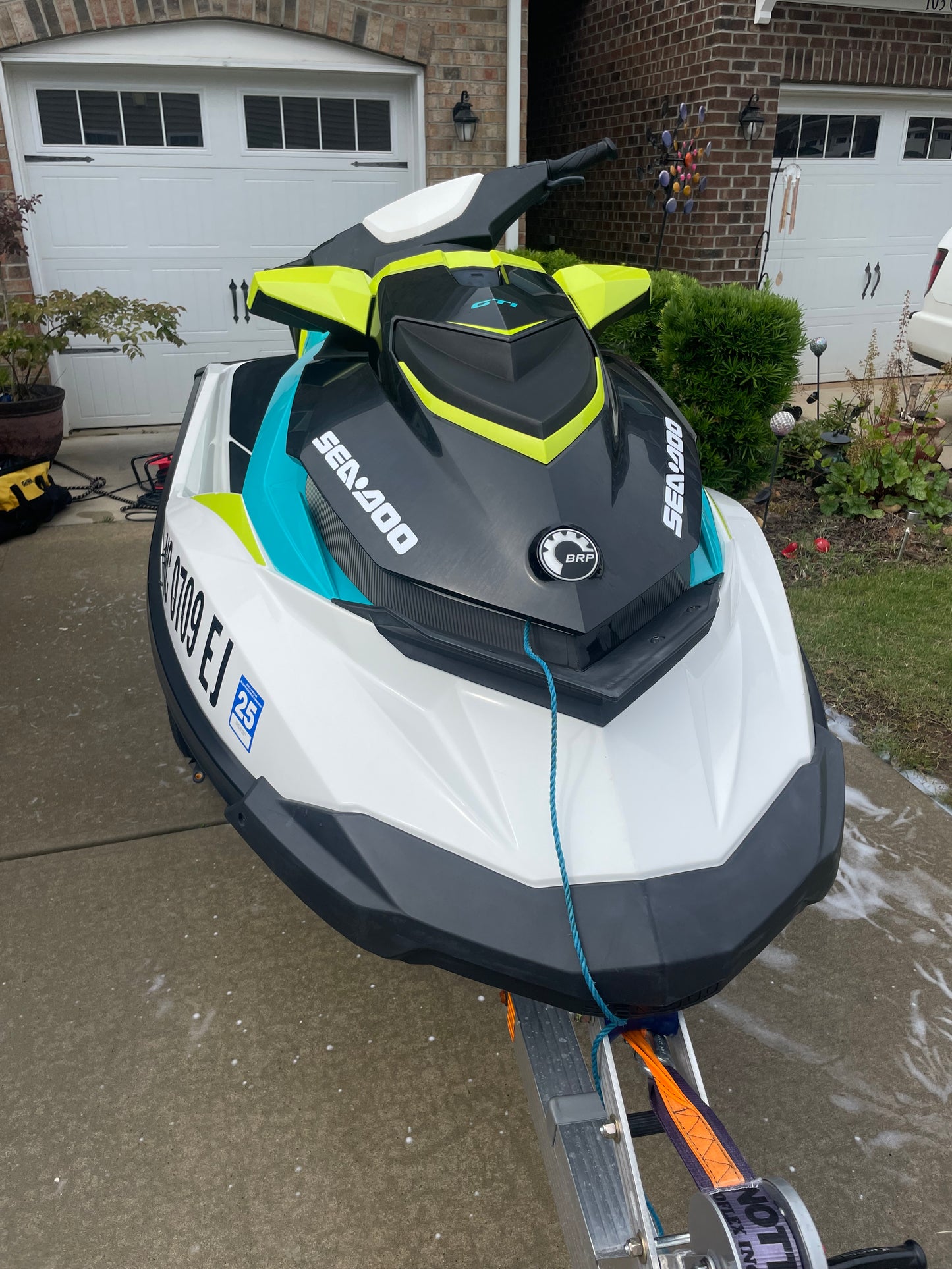 JETSKI DETAIL W/ HYDRO SLICK