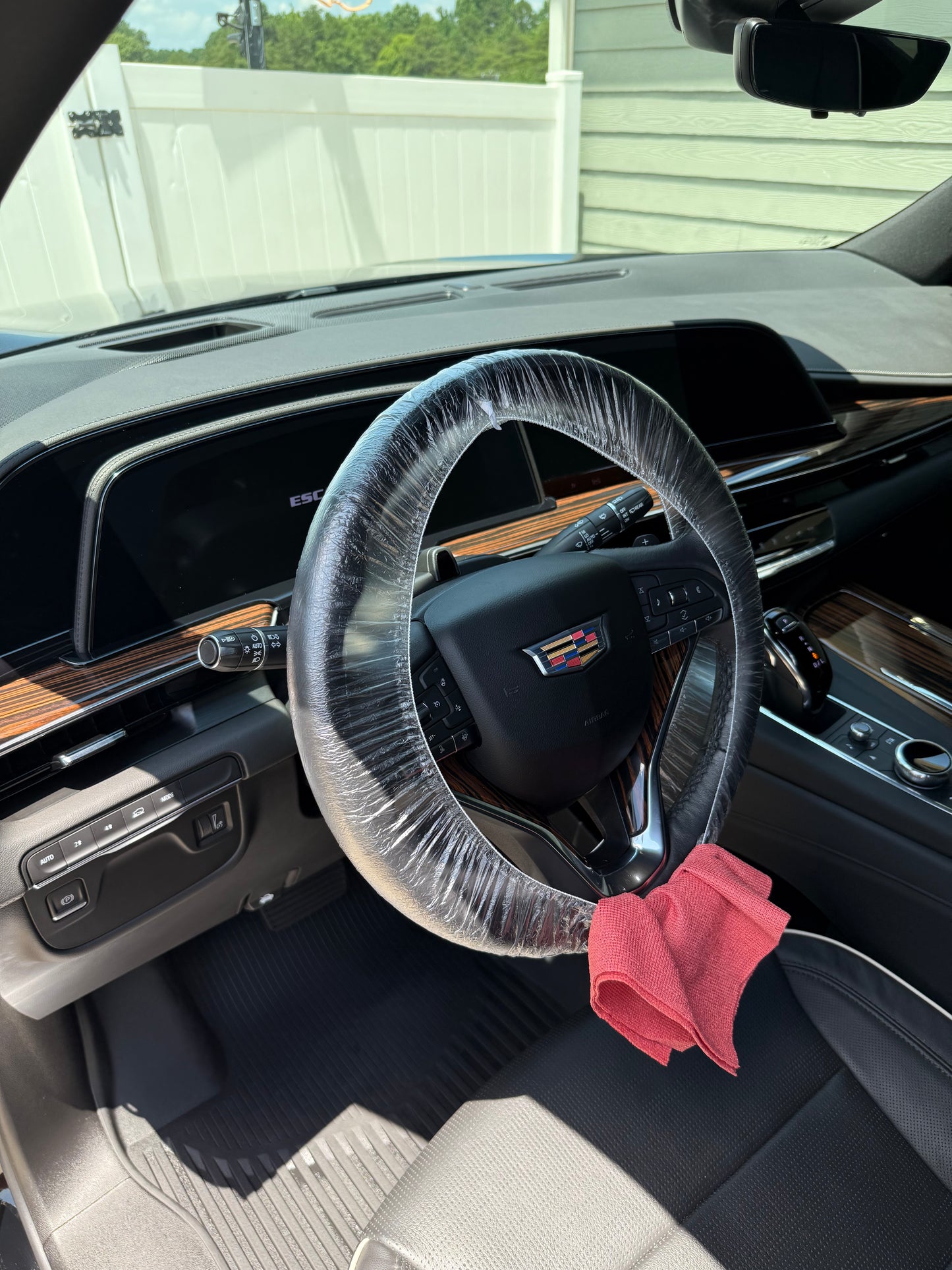 Monthly luxury detail